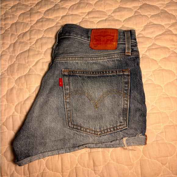LEVI 501 JEAN SHORTS ❤️ - Picture 3 of 4